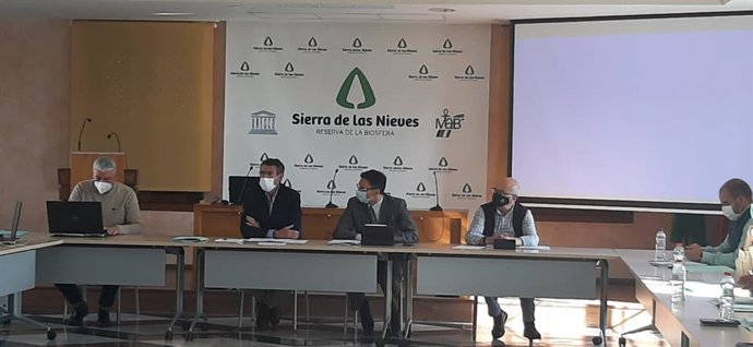 El delegado territorial de Agricultura, Ganadería y Pesca, Fernando Fernández Tapia-Ruano, durante una reunión