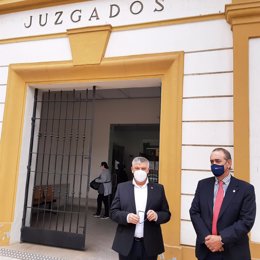 Visita de la Junta a los juzgados de Guadix (Granada)