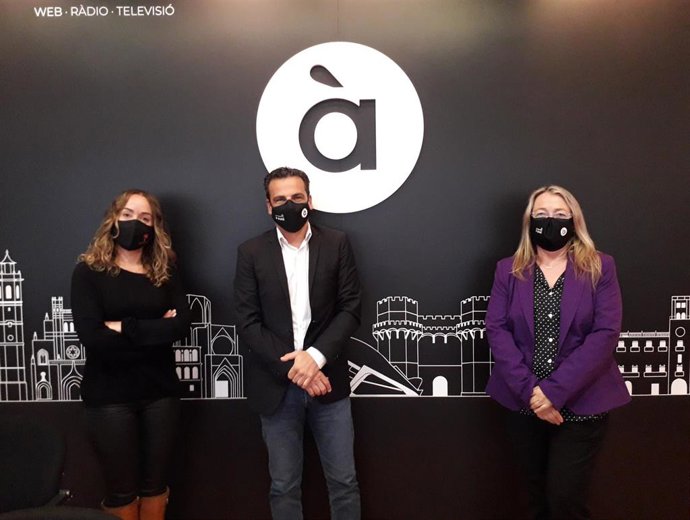 Firma del convenio de colaboración entre Mostra de Valncua y  Punt