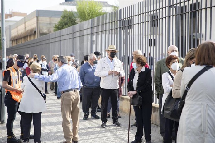 Vacunación contra Covid-19 a la población de 79 a 70 años. En Sevilla (Andalucía, España), a 06 de abril de 2021.