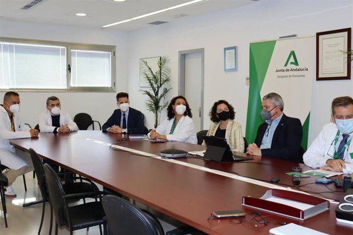 Responsables sanitarios realizan un balance del programa de mediación sociosanitaria del Hospital de Poniente