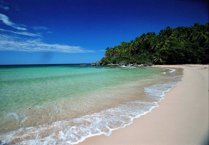 Archivo - Playa en Punta Cana (República Dominicana)