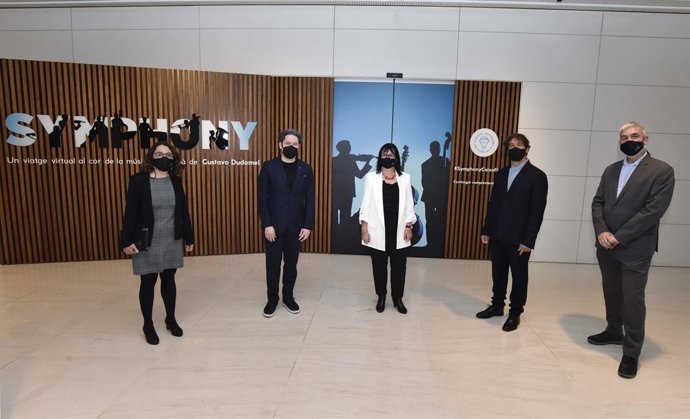 Inauguració de la installació permanent 'Symphony' al CaixaForum de Barcelona, amb Núria Oller, Gustavo Dudamel, Elisa Durán, Igor Cortadellas i Ignasi Miró.