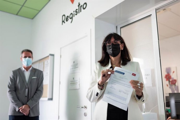 La rectora de la UHU, María Antonia Peña, presenta su candidatura a revalidar el cargo.