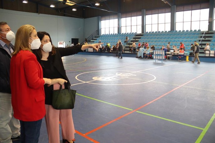 Inicio de la campaña de vacunación en el pabellón Fernández Viagas