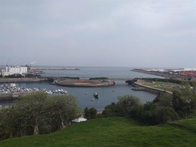 Nubes sobre la costa vasca (archivo)