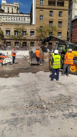 Comienza la retirada de la cubierta superior del aparcamiento de la plaza de Salamero de Zaragoza