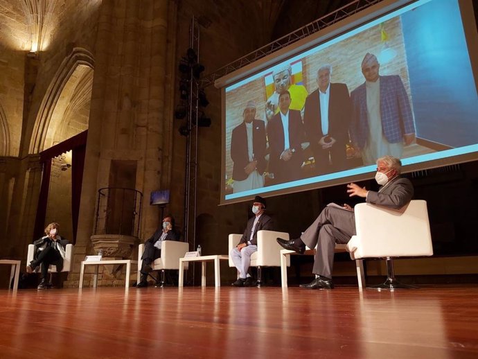 Participantes en las Jornadas para la Paz entre Oriente y Occidente que se celebran en Cáceres