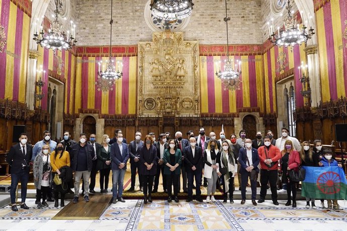 Commemoració del Dia Internacional del Poblo Gitano a l'Ajuntament de Barcelona, a 8 d'abril de 2021.
