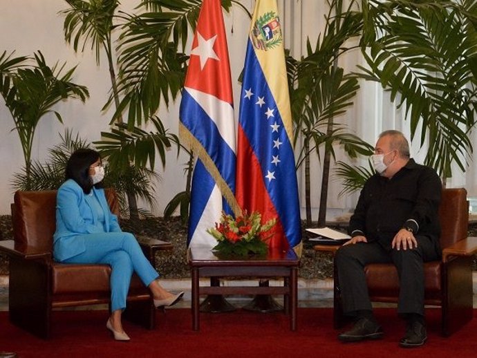 Archivo - La vicepresidenta de Venezuela, Delcy Rodríguez, y el primer ministro de Cuba, Manuel Marrero.
