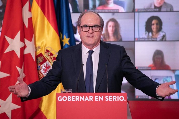El candidato del PSOE a la Presidencia de la Comunidad de Madrid, Ángel Gabilondo, durante un encuentro virtual con alcaldes socialistas en la sede del PSOE, en Ferraz.