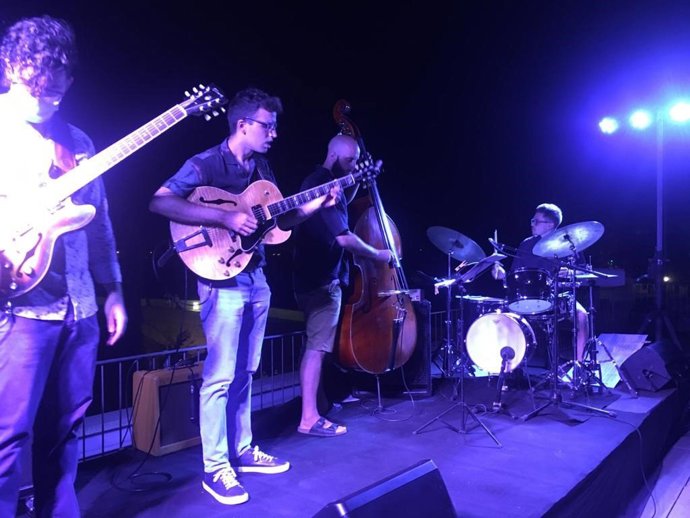 Archivo - Músicos en una actuación