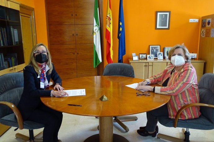 La Escuela Andaluza de Salud Pública (EASP) y la compañía biofarmacéutica Ipsen han firmado un convenio de colaboración
