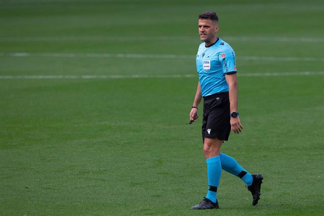 Archivo - Gil Manzano, referee, during LaLiga, football match played between Cadiz Club Futbol and Atletico de Madrid at Ramon de Carranza Stadium on January 31, 2021 in Cadiz, Spain.