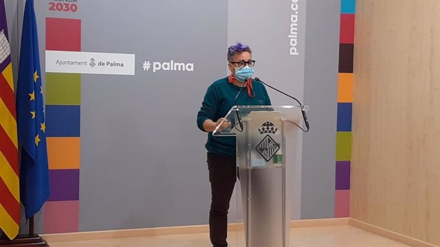 La regidora de Justicia Social, Feminismo y LGTBI del Ayuntamiento de Palma, Sonia Vivas, en una rueda de prensa.
