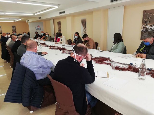Ana Pontón en una reunión con el sector pesquero en Burela