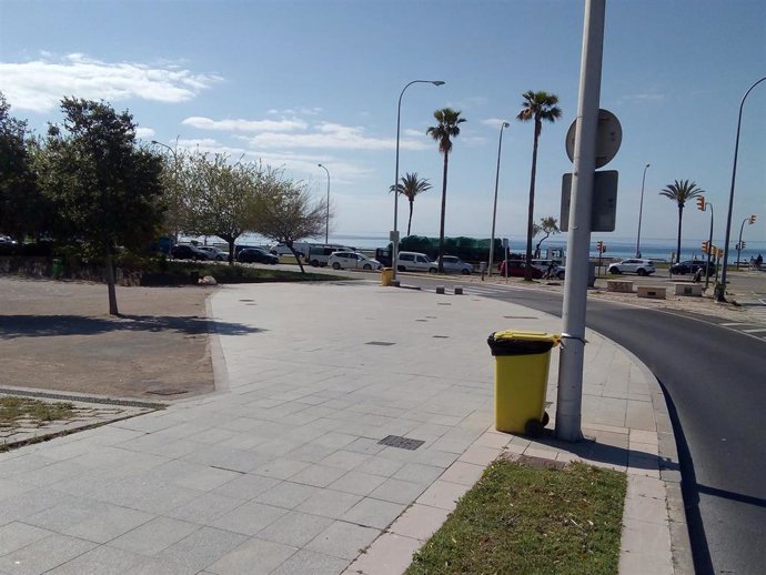 Papelera dispuesta por Emaya en la zona de Can Pere Antoni y el Palacio de Congresos.