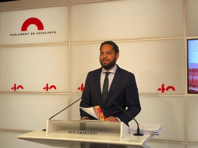 El líder de Vox en Catalunya, Ignacio Garriga, en rueda de prensa en el Parlament de Catalunya el 9 de abril de 2021.
