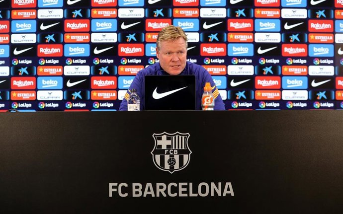 Archivo - El entrenador del FC Barcelona, Ronald Koeman, en rueda de prensa