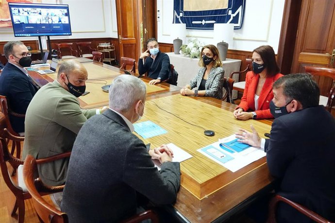 Reunión con motivo del inicio de la campaña 'Bono Santa Cruz'