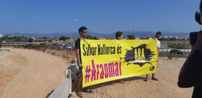 Integrantes del GOB durante una reivindicación.