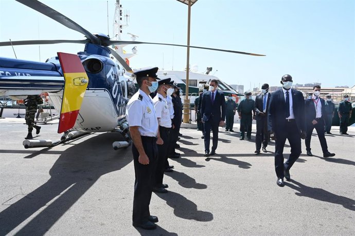 El presidente del Gobierno, Pedro Sánchez, visita el destacamento de la Guardia Civil y de la Policía Nacional en el Puerto de Dakar