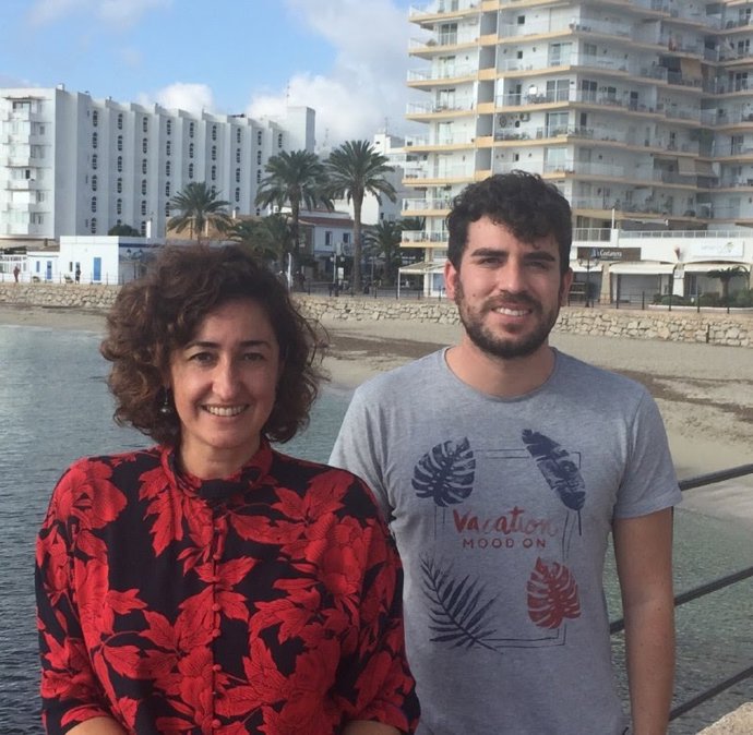 A la izquierda, la concejal de Unidas Podemos en Santa Eulria, Marta Maicas.