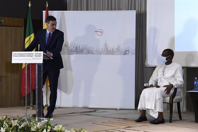 El presidente del Gobierno, Pedro Sánchez, en Senegal