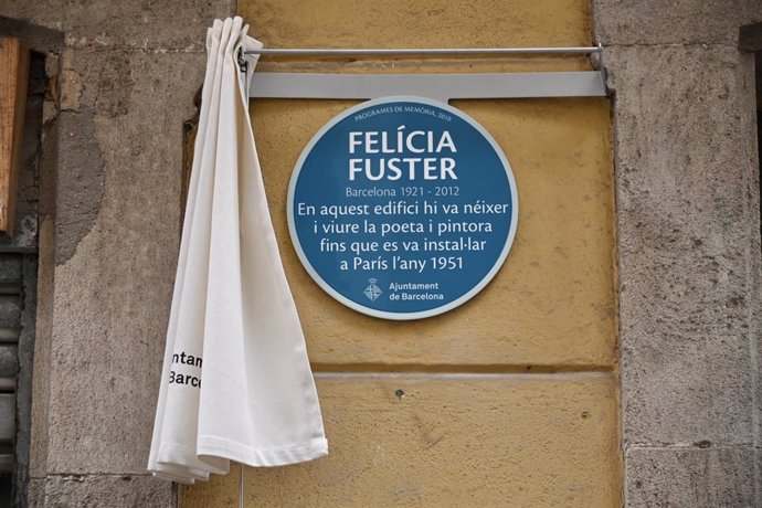 Placa literria en homenatge a Felícia Fuster.