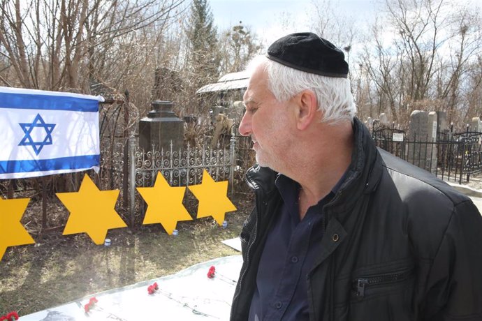 08 April 2021, Ukraine, Charkow: A man visits a memorial to Holocaust victims at Municipal Cemetery No.3 during a ceremony commemorating Holocaust and Heroism Day.Jewry. Photo: -/Ukrinform/dpa