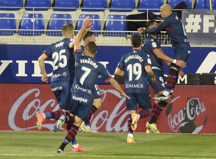 Rafa Mir celebra el 1-0 ante el Elche en la jornada 30 de la Liga Santander