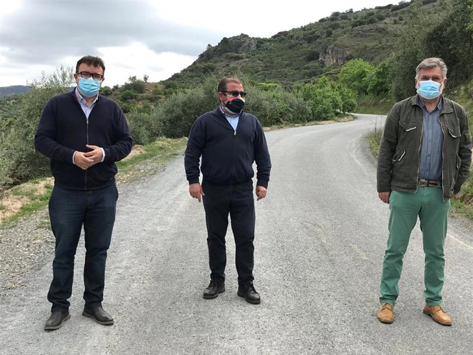 La Diputación invierte 62.500 euros en la reparación del camino rural La Nava, en Castillo de Locubín.