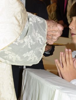 Archivo - Celebración de una Primera comunión, en una imagen de archivo.