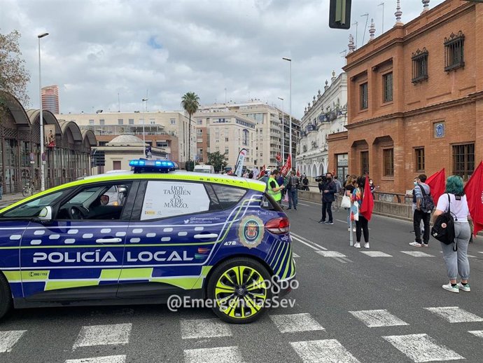 Momento de la manifestación contra los recortes de plazas escolares, en la calle Arjona