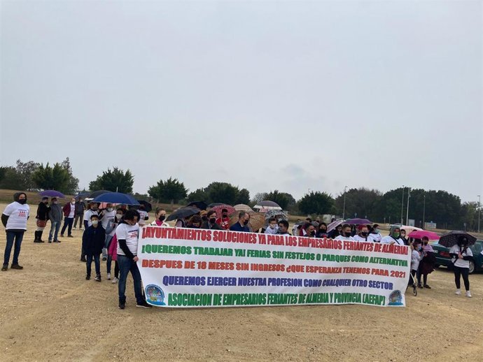 Feriantes concentrados este sábado.