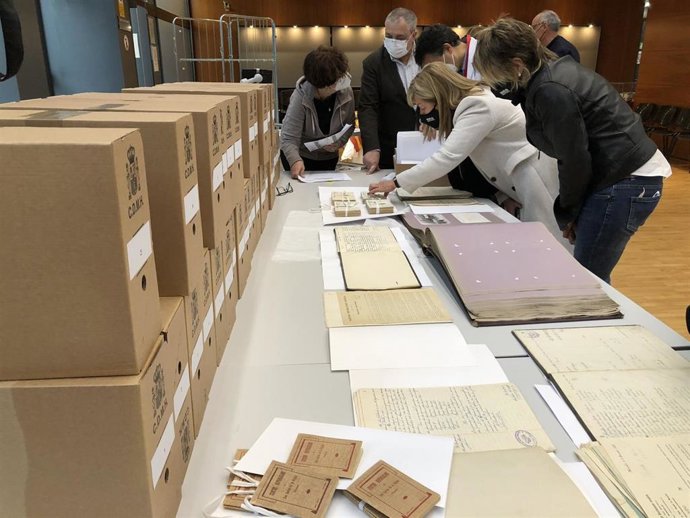 La consellera de Cultura de la Generalitat, ngels Ponsa, en el Arxiu Nacional de Catalunya (ANC)