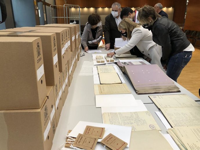La consellera de Cultura de la Generalitat, ngels Ponsa, en l'Arxiu Nacional de Catalunya (ANC)