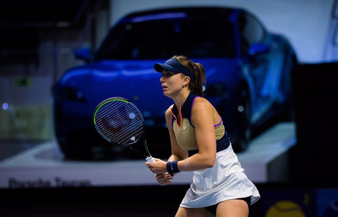 Paula Badosa of Spain in action during her first-round match of the 2021 St. Petersburg Ladies Trophy WTA 1000 tournament against Jelena Ostapenko of Latvia