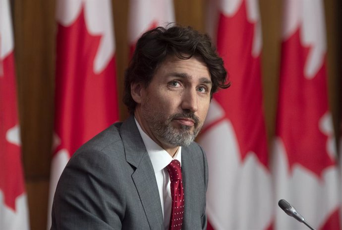 09 April 2021, Canada, Ottawa: Canadian Prime Minister Justin Trudeau watches a speaker appear by videoconference during a press conference. Photo: Adrian Wyld/The Canadian Press via ZUMA/dpa
