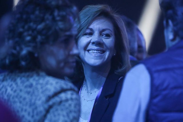 Archivo - La ex secretaria general del PP, María Dolores de Cospedal, saluda durante la tercera jornada de la Convención Nacional del PP "España en libertad". 