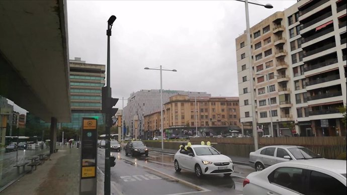 Caravana de vehículos en Pamplona para reclamar la fijeza de los trabajadores públicos en "abuso de temporalidad"