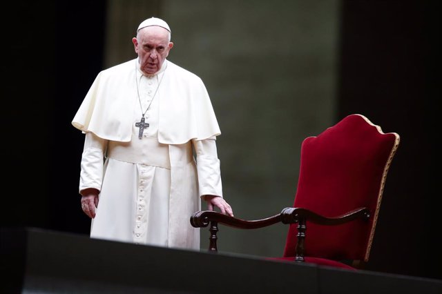 02 April 2021, Vatican, Vatican City: Pope Francis leads the Way of the Cross (Via Crucis) procession in the empty square outside the Saint Peter's Square during Good Friday celebrations. Photo: Evandro Inetti/ZUMA Wire/dpa