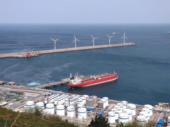 Barco en el Puerto de Bilbao