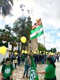 Cientos de interinos de las administraciones protestan en Sevilla por un "abuso de la temporalidad"
