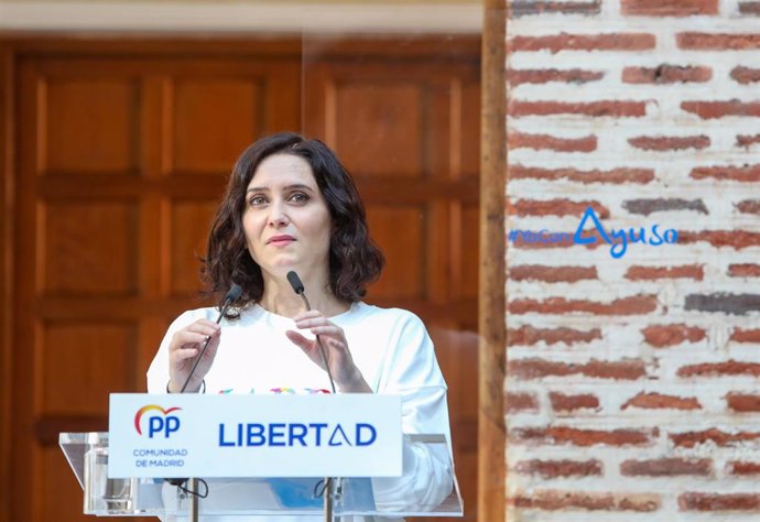 La presidenta de la Comunidad de Madrid y candidata a la reelección, Isabel Díaz Ayuso, interviene durante la presentación del balance de gestión de la legislatura, a 11 de abril de 2021, en Boadilla del Monte, Madrid (España). 