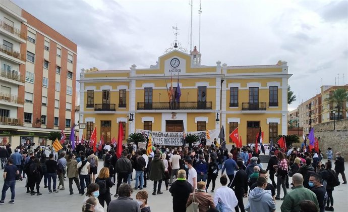 Concentración en memoria del joven antifascista Guillem Agulló, celebrada este domingo en Burjassot (Valencia)