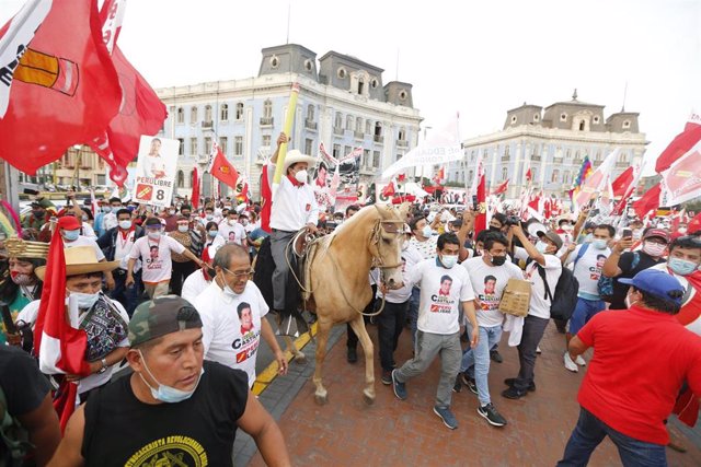 El candidato presidencial de Perú Libre, Pedro Castillo, en un mitín.