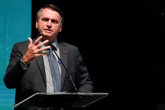 HANDOUT - 07 April 2021, Brazil, Chapeco: Brazilian President Jair Bolsonaro speaks during an event on the coronavirus pandemic. "We will look for alternatives," Bolsonaro said during a visit to the country's south, according to the G1 news portal. "We 