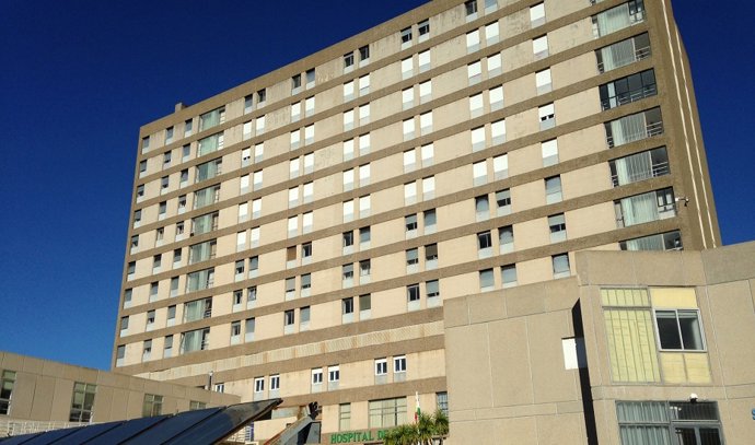 Archivo - Cádiz.- Sucesos.- Una pareja de ancianos afectada por inhalación de humo en un incendio de vivienda en San Fernando