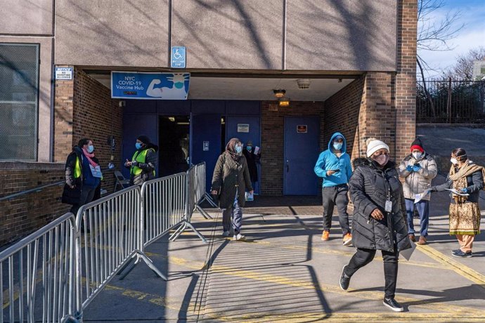 Archivo - Un centro de vacunación contra el coronavirus en Queens, Nueva York, Estados Unidos